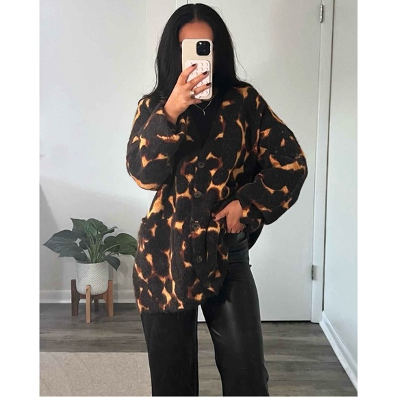 Women's Relaxed Cardigan - Future Collective
Black Tortoise L - Picture 6 of 8